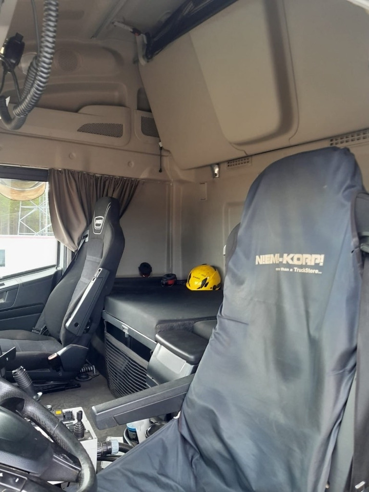 Самосвал камион Iveco Stralis X-Way 350X57: снимка 13