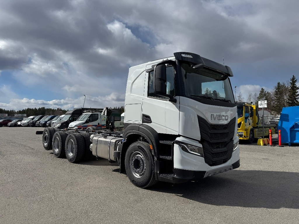 Iveco X-Way AT350X54 8x4 UUTTA MALLIA - Шаси кабина: снимка 2 Iveco X-Way AT350X54 8x4 UUTTA MALLIA - Шаси кабина: снимка 2