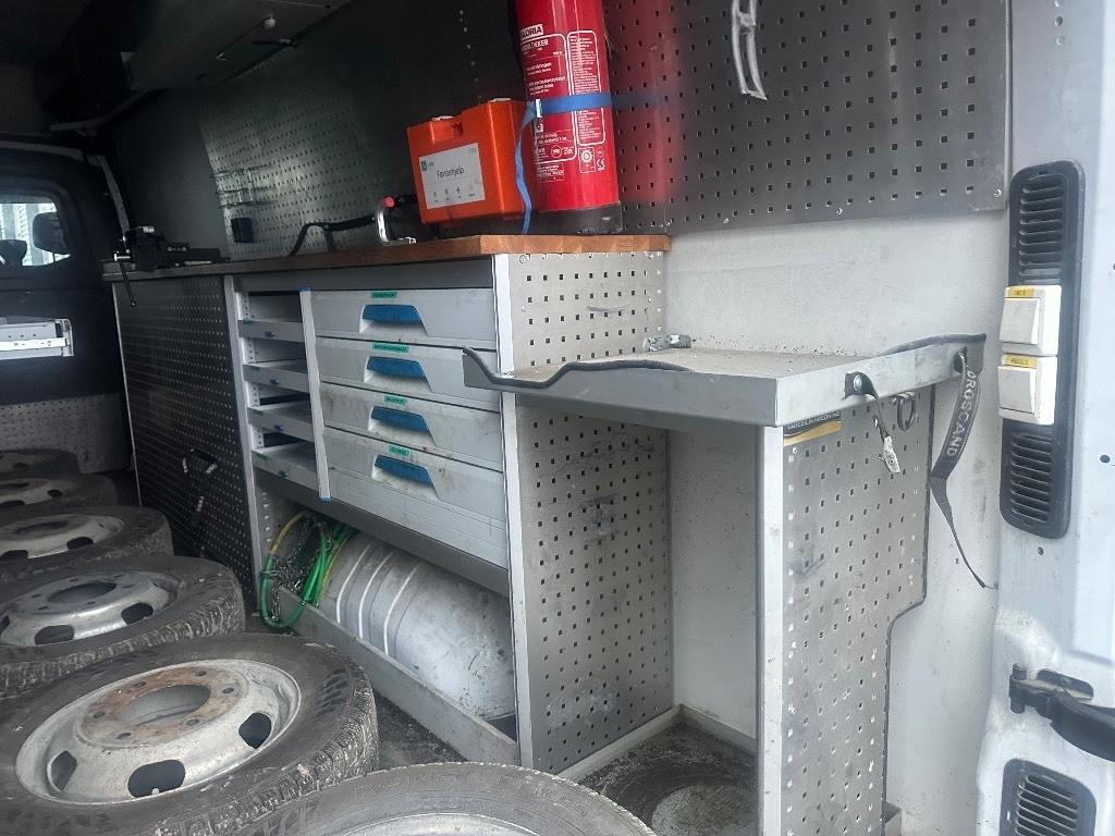 Renault Master huoltoauto varusteineen - Товарен бус: снимка 5 Renault Master huoltoauto varusteineen - Товарен бус: снимка 5