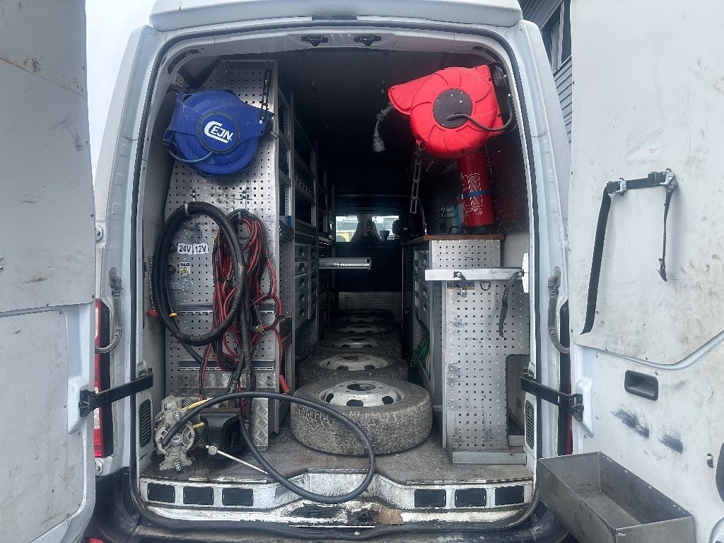 Renault Master huoltoauto varusteineen - Товарен бус: снимка 2 Renault Master huoltoauto varusteineen - Товарен бус: снимка 2