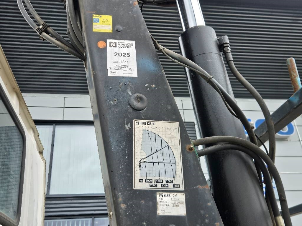 Камион с кран Scania P 94 DB 220 Hiab 135-4 lisähydrauliikalla: снимка 7