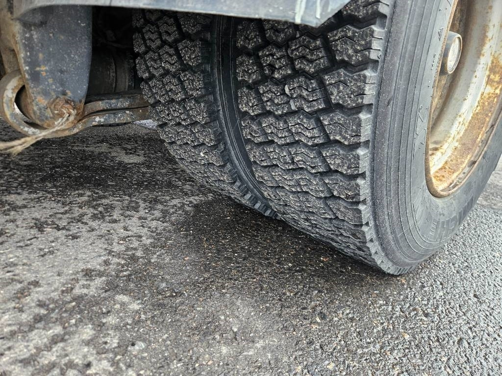 Камион с кран Scania P 94 DB 220 Hiab 135-4 lisähydrauliikalla: снимка 12