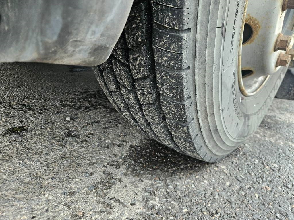 Камион с кран Scania P 94 DB 220 Hiab 135-4 lisähydrauliikalla: снимка 11