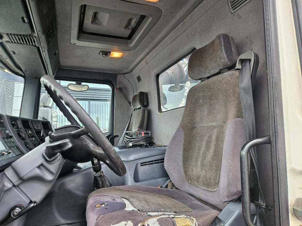 Камион с кран Scania P 94 DB 220 Hiab 135-4 lisähydrauliikalla: снимка 13