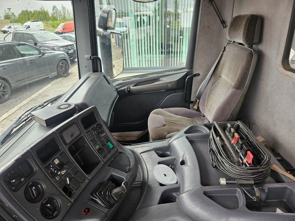 Камион с кран Scania P 94 DB 220 Hiab 135-4 lisähydrauliikalla: снимка 14