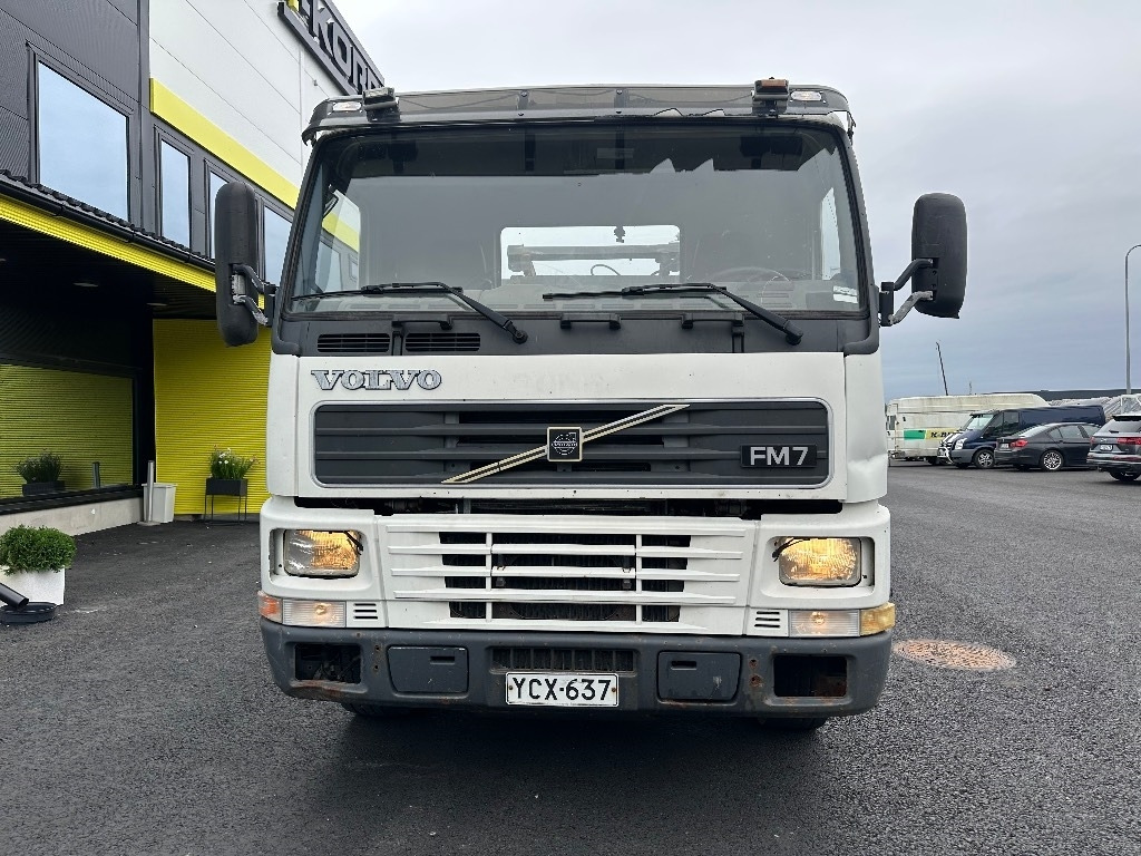 Volvo FM7 4x2 vaijerilaitteilla - Мултилифт за контейнери камион: снимка 2 Volvo FM7 4x2 vaijerilaitteilla - Мултилифт за контейнери камион: снимка 2