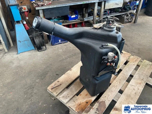 MAN Adblue – Urea tank MAN 81.15400-6185 - Резервоар за AdBlue за Камион: снимка 2 MAN Adblue – Urea tank MAN 81.15400-6185 - Резервоар за AdBlue за Камион: снимка 2