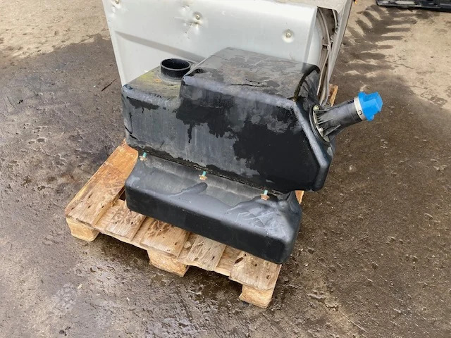 MAN Adblue tank – MAN - Резервоар за AdBlue за Камион: снимка 1 MAN Adblue tank – MAN - Резервоар за AdBlue за Камион: снимка 1