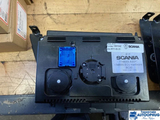 Scania ECU GMS P/N: 2148226 / 2559113 - Блок за управление за Камион: снимка 4 Scania ECU GMS P/N: 2148226 / 2559113 - Блок за управление за Камион: снимка 4