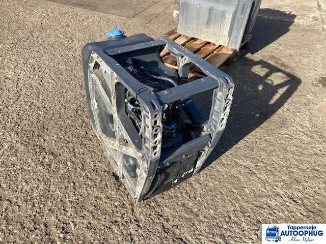 Volvo Adblue tank 21645367 – 23251720 - Резервоар за AdBlue за Камион: снимка 3 Volvo Adblue tank 21645367 – 23251720 - Резервоар за AdBlue за Камион: снимка 3