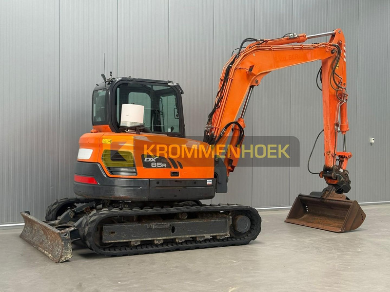 Doosan DX 85R-3 - Мини багер: снимка 4 Doosan DX 85R-3 - Мини багер: снимка 4