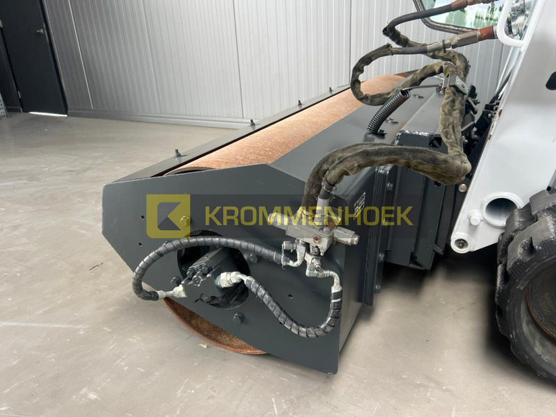 Bobcat Vibratory roller 213 cm wals - Прикачен инвентар за Товарач: снимка 3 Bobcat Vibratory roller 213 cm wals - Прикачен инвентар за Товарач: снимка 3