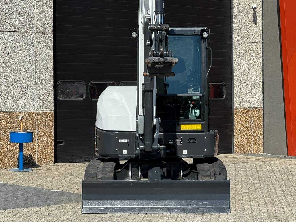 Bobcat E60 R2, 2024, 54 hours!! - Верижен багер: снимка 5 Bobcat E60 R2, 2024, 54 hours!! - Верижен багер: снимка 5