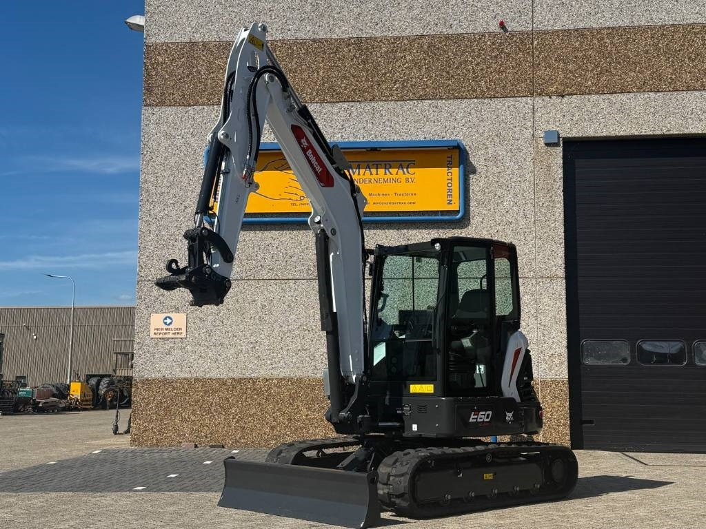 Bobcat E60 R2, 2024, 54 hours!! - Верижен багер: снимка 2 Bobcat E60 R2, 2024, 54 hours!! - Верижен багер: снимка 2
