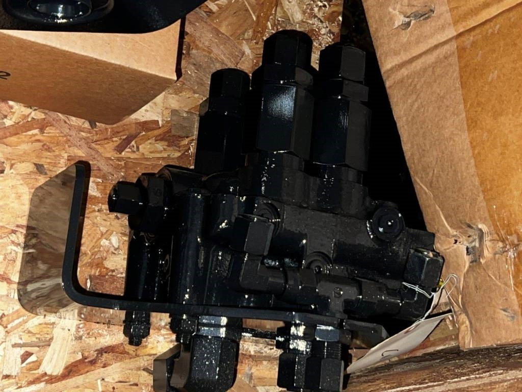 CNH Hydraulic drive - CNH - MG18 - Рама/ Шаси за Селскостопанска техника: снимка 5 CNH Hydraulic drive - CNH - MG18 - Рама/ Шаси за Селскостопанска техника: снимка 5