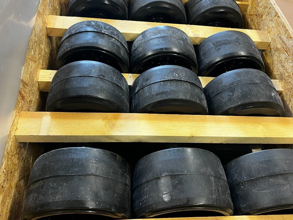 CNH Track rollers for tracks - CNH - Quadtrac/Steiger - Гума за Селскостопанска техника: снимка 4 CNH Track rollers for tracks - CNH - Quadtrac/Steiger - Гума за Селскостопанска техника: снимка 4