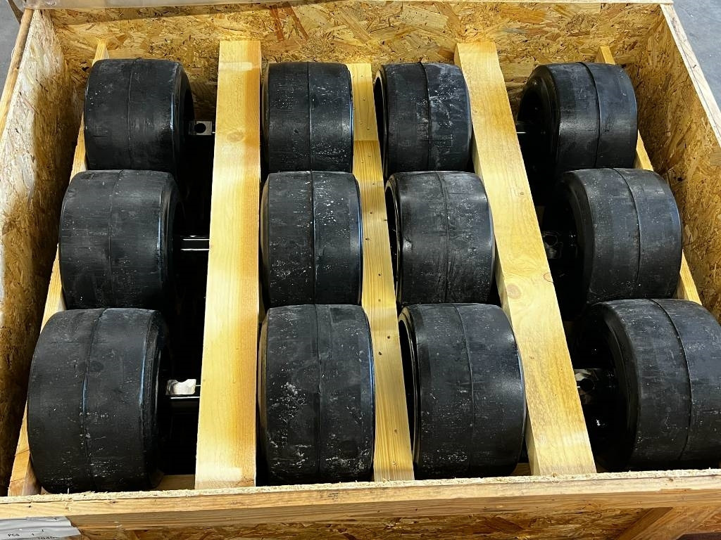 CNH Track rollers for tracks - CNH - Quadtrac/Steiger - Гума за Селскостопанска техника: снимка 2 CNH Track rollers for tracks - CNH - Quadtrac/Steiger - Гума за Селскостопанска техника: снимка 2