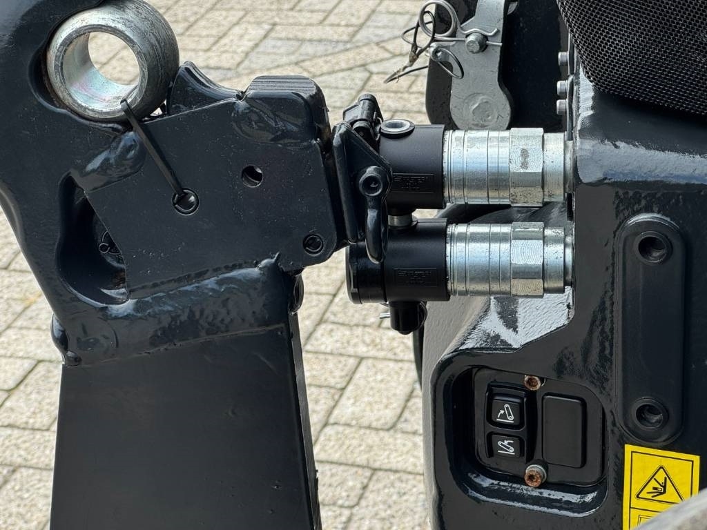 Case IH 240CVX, AFS, 2023, frontlinkage, 790u!! - Трактор: снимка 5 Case IH 240CVX, AFS, 2023, frontlinkage, 790u!! - Трактор: снимка 5