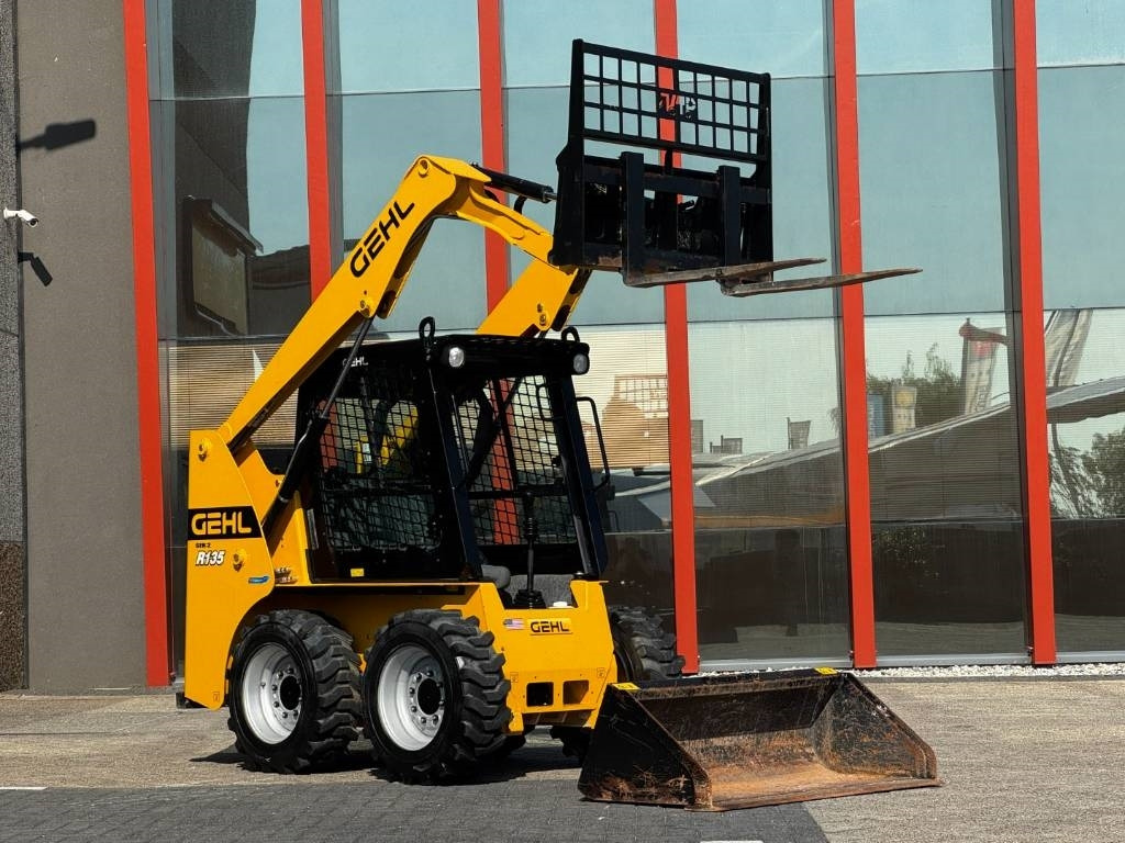 Gehl R135 / Mantitou 1350R, 2022, 115 hours!  - Мини багер: снимка 4 Gehl R135 / Mantitou 1350R, 2022, 115 hours!  - Мини багер: снимка 4