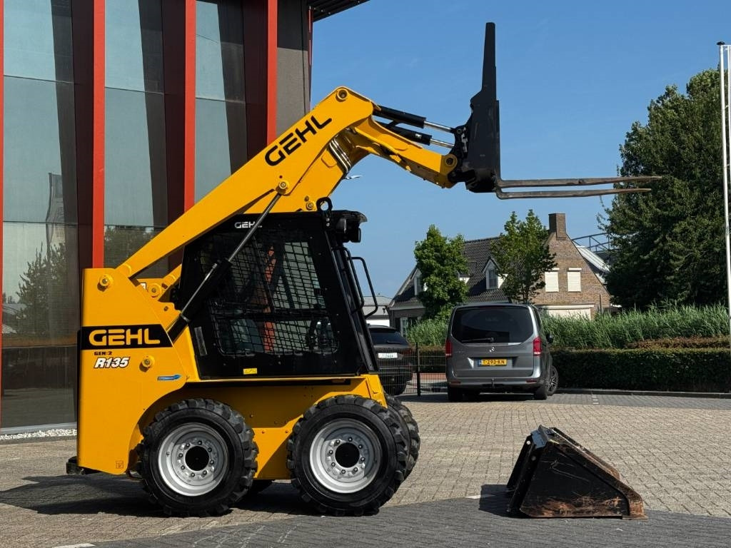 Gehl R135 / Mantitou 1350R, 2022, 115 hours!  - Мини багер: снимка 5 Gehl R135 / Mantitou 1350R, 2022, 115 hours!  - Мини багер: снимка 5