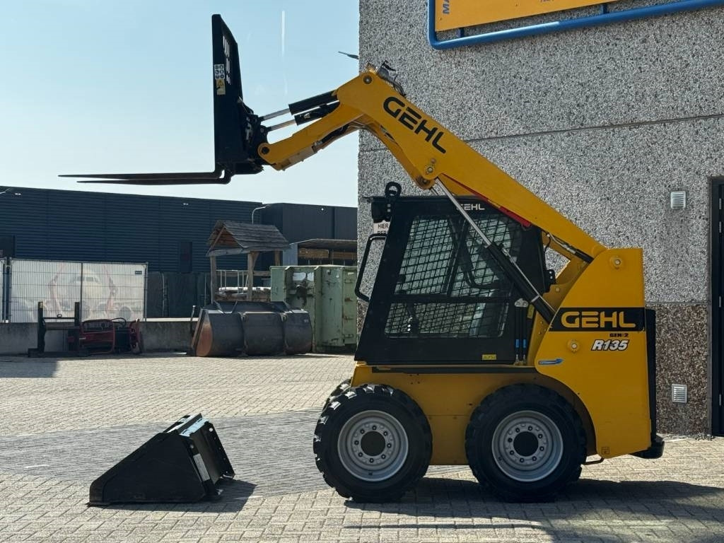 Gehl R135 / Mantitou 1350R, 2022, 115 hours!  - Мини багер: снимка 2 Gehl R135 / Mantitou 1350R, 2022, 115 hours!  - Мини багер: снимка 2