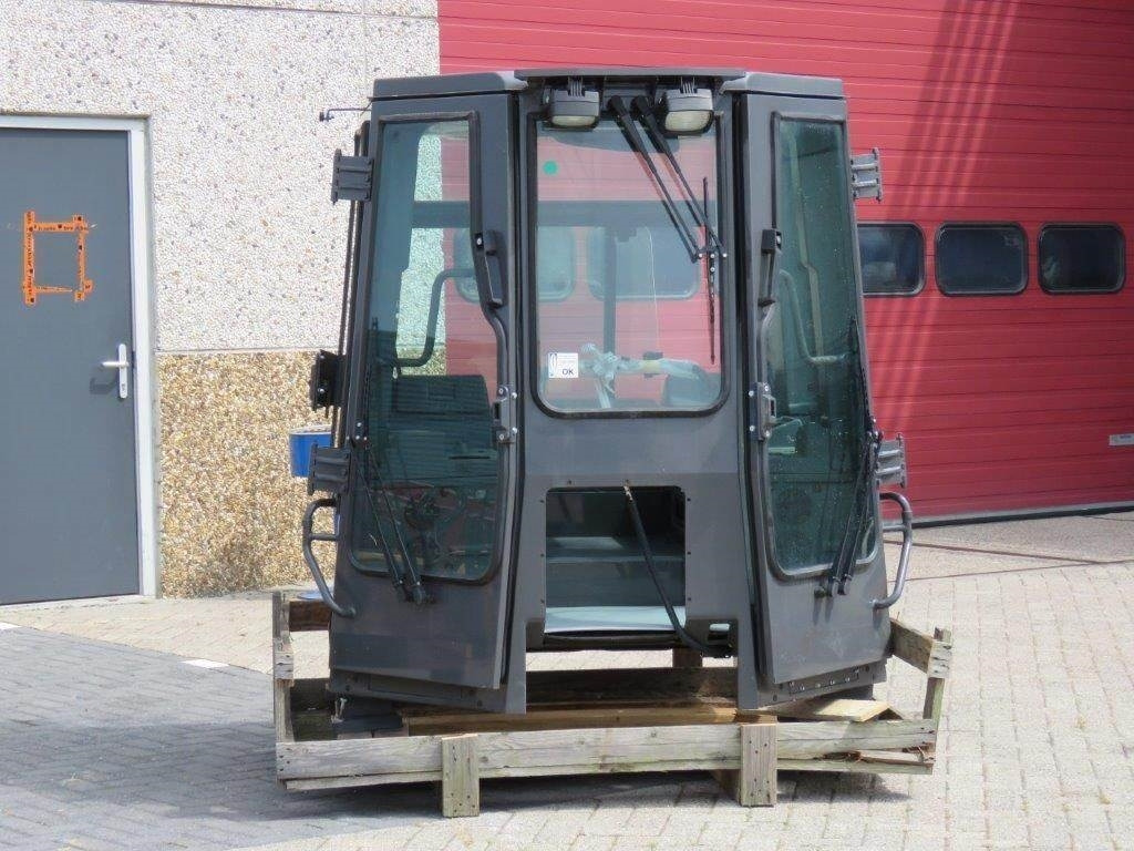 New Holland CE - Кабина за Строителна техника: снимка 5 New Holland CE - Кабина за Строителна техника: снимка 5
