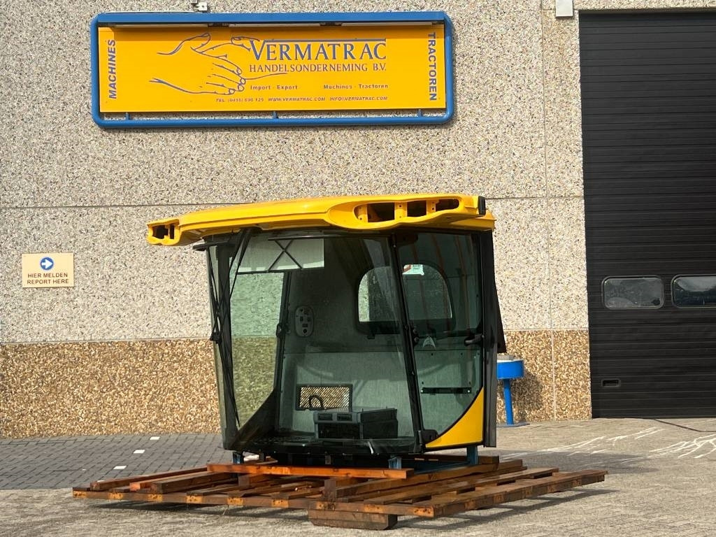 New Holland Cabine - New Holland CR8070, CR8080, CR9070, CR908 - Принадлежност за машини за прибиране на реколтата: снимка 1 New Holland Cabine - New Holland CR8070, CR8080, CR9070, CR908 - Принадлежност за машини за прибиране на реколтата: снимка 1