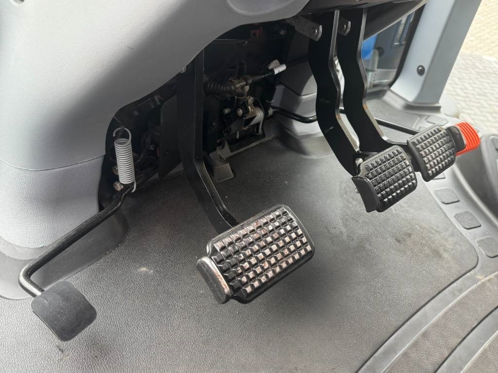 Лизинг на New Holland T7.225AC, frontlinkage, airbrakes, 50k, 2023!!  New Holland T7.225AC, frontlinkage, airbrakes, 50k, 2023!!: снимка 18