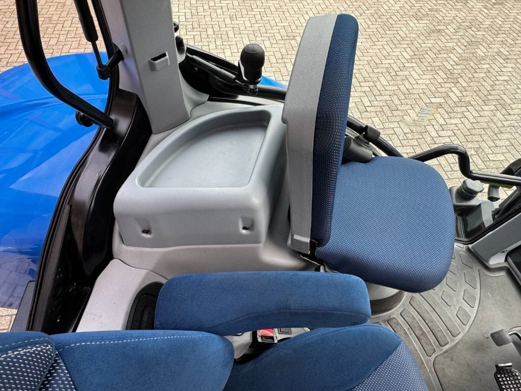 Лизинг на New Holland T7.225AC, frontlinkage, airbrakes, 50k, 2023!!  New Holland T7.225AC, frontlinkage, airbrakes, 50k, 2023!!: снимка 33