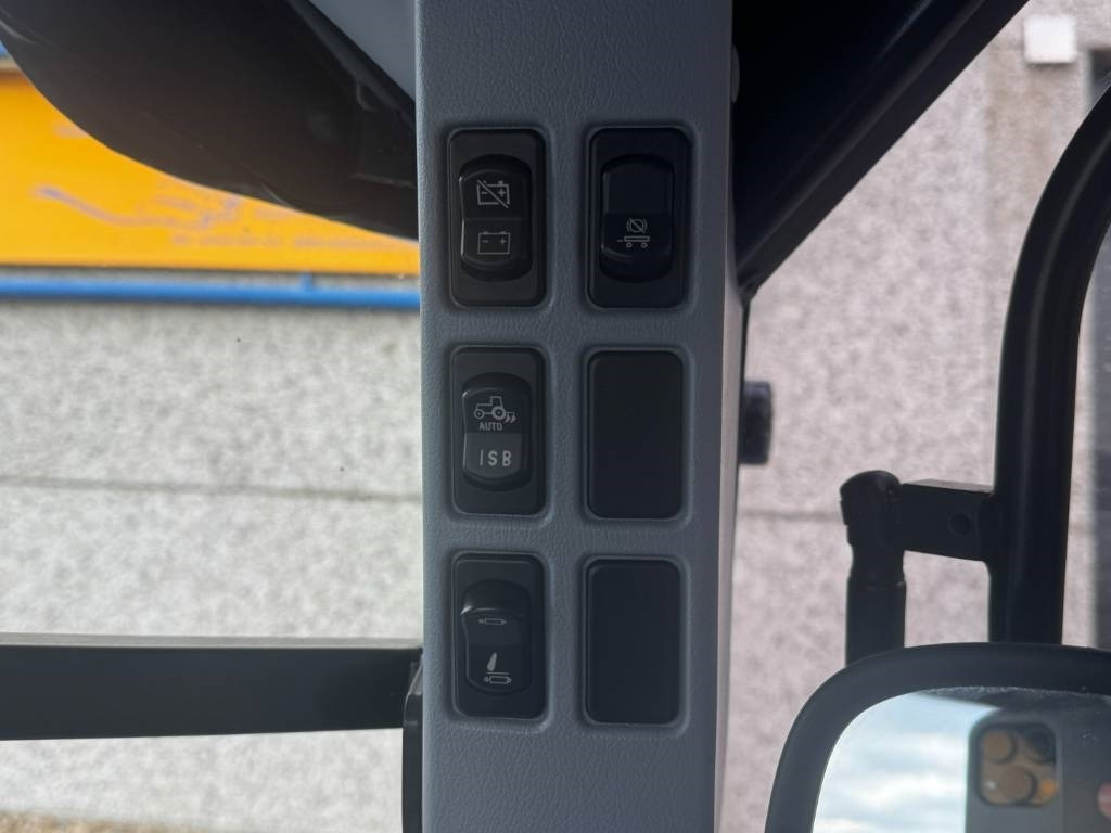 Лизинг на New Holland T7.225AC, frontlinkage, airbrakes, 50k, 2023!!  New Holland T7.225AC, frontlinkage, airbrakes, 50k, 2023!!: снимка 25