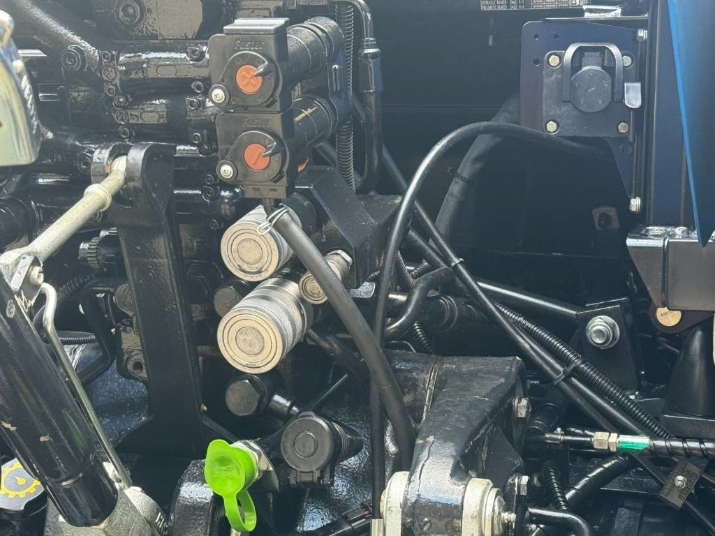 Лизинг на New Holland T7.225AC, frontlinkage, airbrakes, 50k, 2023!!  New Holland T7.225AC, frontlinkage, airbrakes, 50k, 2023!!: снимка 13