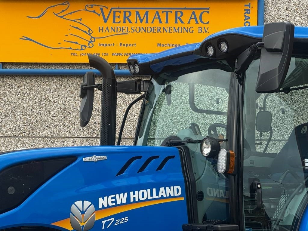 New Holland T7.225AC, frontlinkage, airbrakes, 50k, 2023!! - Трактор: снимка 3 New Holland T7.225AC, frontlinkage, airbrakes, 50k, 2023!! - Трактор: снимка 3