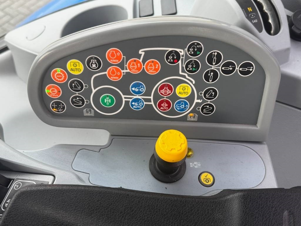 Лизинг на New Holland T7.225AC, frontlinkage, airbrakes, 50k, 2023!!  New Holland T7.225AC, frontlinkage, airbrakes, 50k, 2023!!: снимка 23