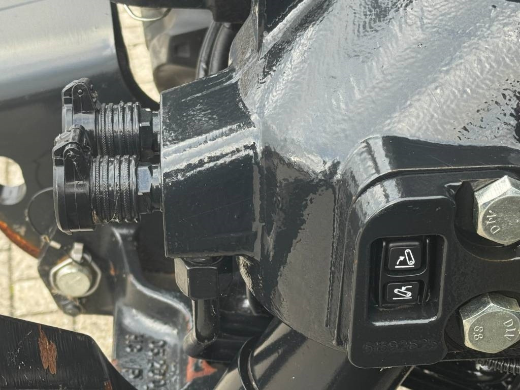 Лизинг на New Holland T7.225AC, frontlinkage, airbrakes, 50k, 2023!!  New Holland T7.225AC, frontlinkage, airbrakes, 50k, 2023!!: снимка 8