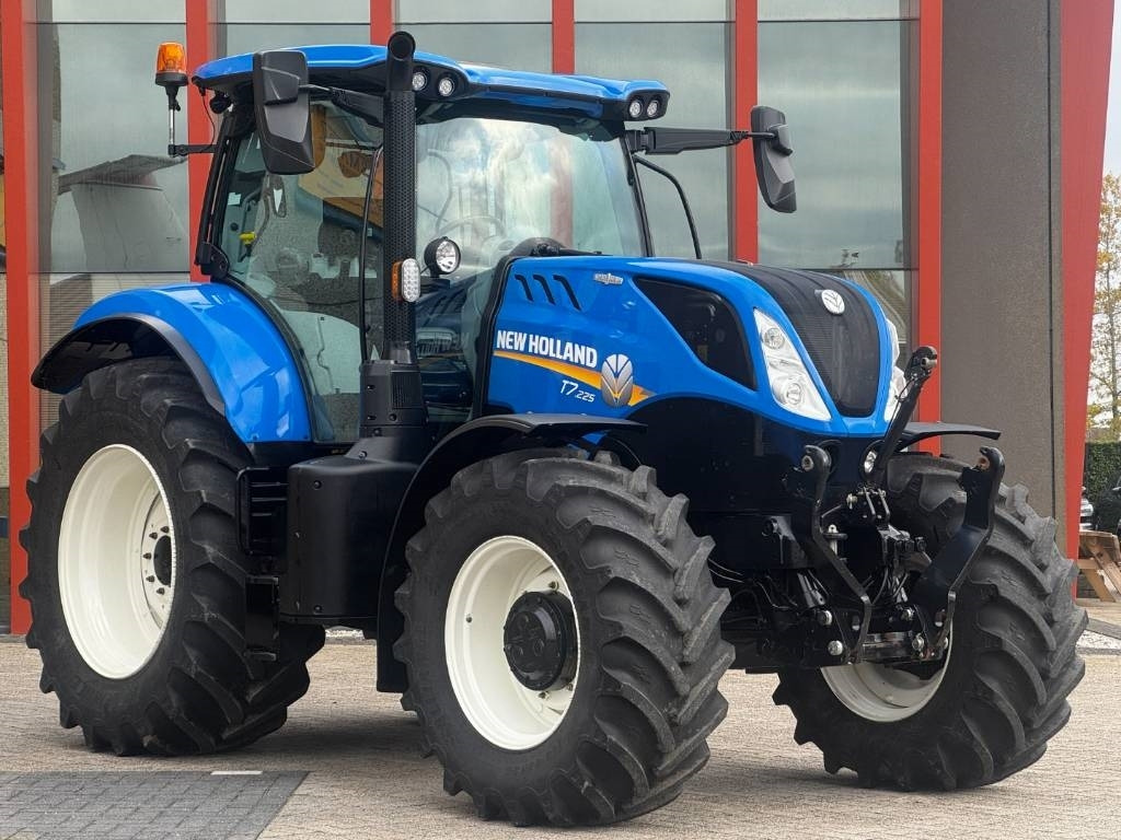 Лизинг на New Holland T7.225AC, frontlinkage, airbrakes, 50k, 2023!!  New Holland T7.225AC, frontlinkage, airbrakes, 50k, 2023!!: снимка 7