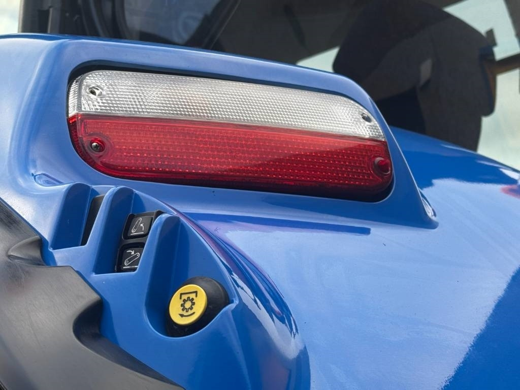 Лизинг на New Holland T7.225AC, frontlinkage, airbrakes, 50k, 2023!!  New Holland T7.225AC, frontlinkage, airbrakes, 50k, 2023!!: снимка 15