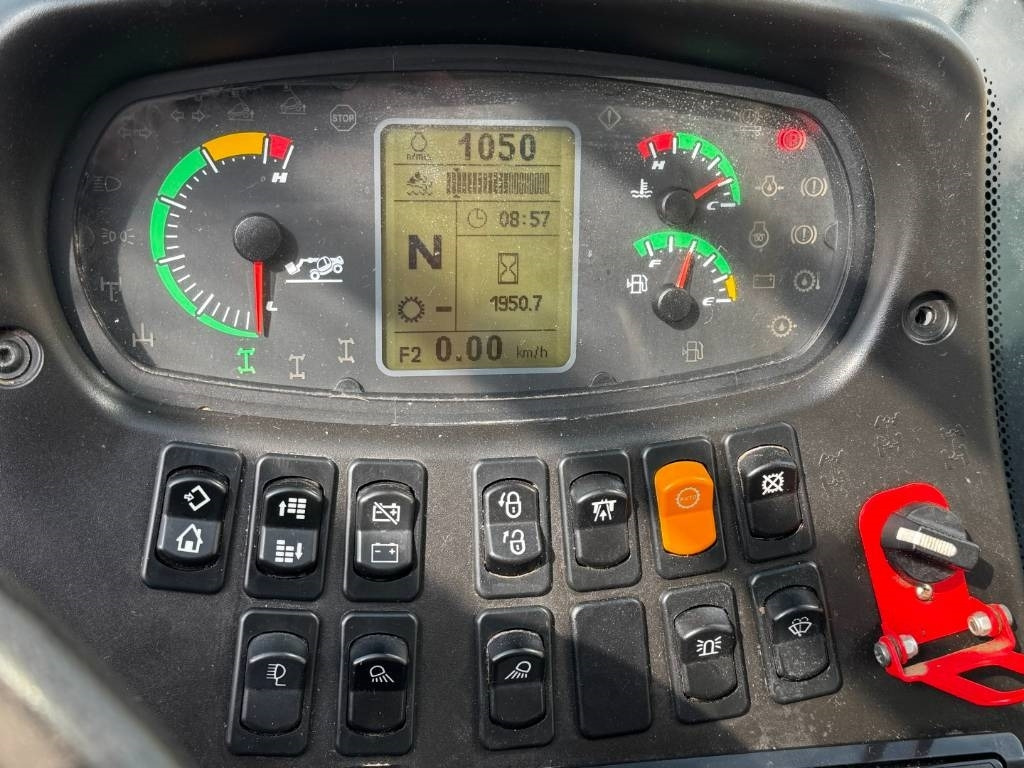 Телескопичен товарач New Holland TH7.42, airco, 1951 hours!: снимка 17