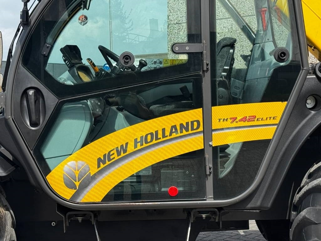 New Holland TH7.42, airco, 1951 hours! - Телескопичен товарач: снимка 4 New Holland TH7.42, airco, 1951 hours! - Телескопичен товарач: снимка 4