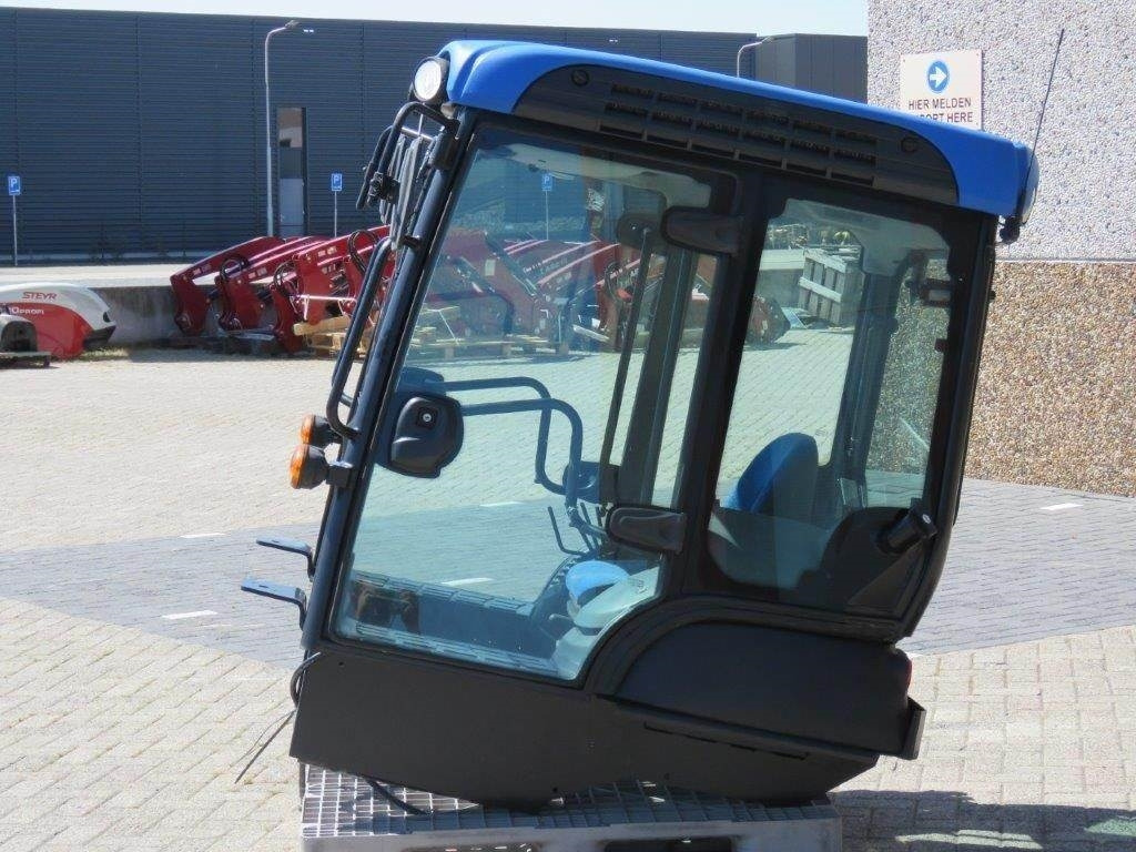 New Holland TK - Кабина за Строителна техника: снимка 3 New Holland TK - Кабина за Строителна техника: снимка 3