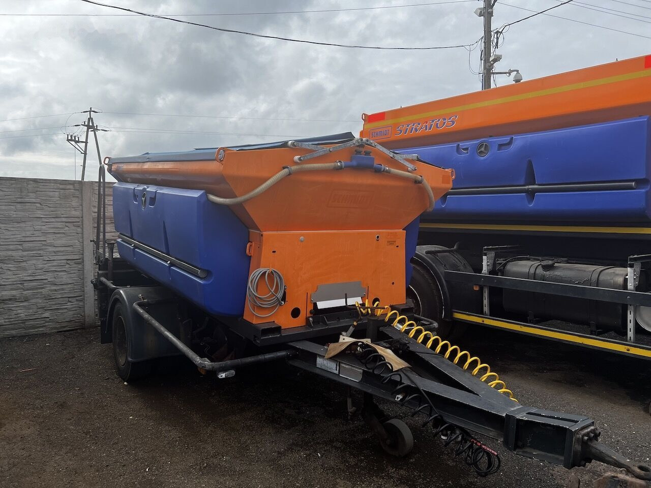 Schmidt Przyczepka 3,5m3 - Машина за разпръскване на сол/ Пясък: снимка 2 Schmidt Przyczepka 3,5m3 - Машина за разпръскване на сол/ Пясък: снимка 2