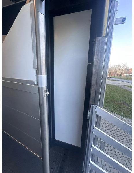 Камион за коне Scania P250 Horse Truck: снимка 19