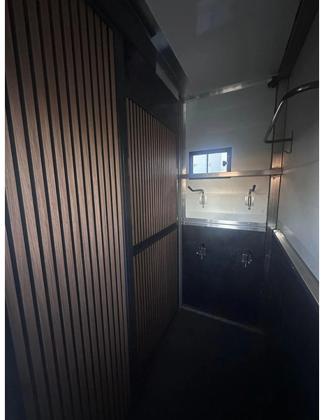 Камион за коне Scania P250 Horse Truck: снимка 7