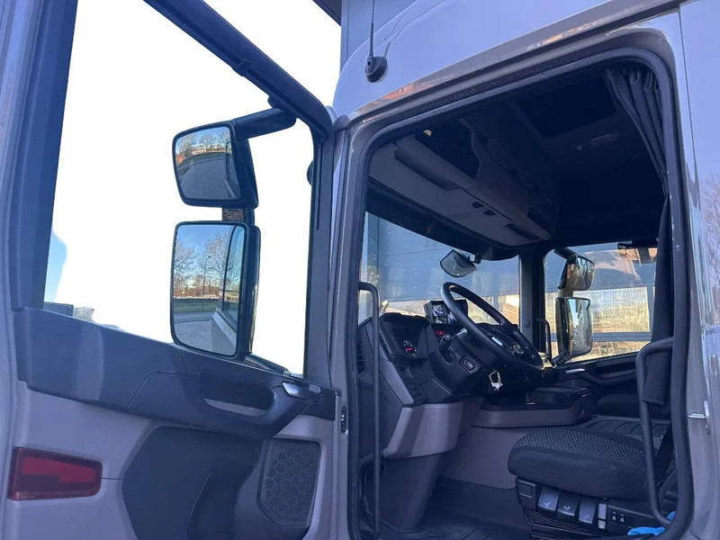 Камион за коне Scania P250 Horse Truck: снимка 12