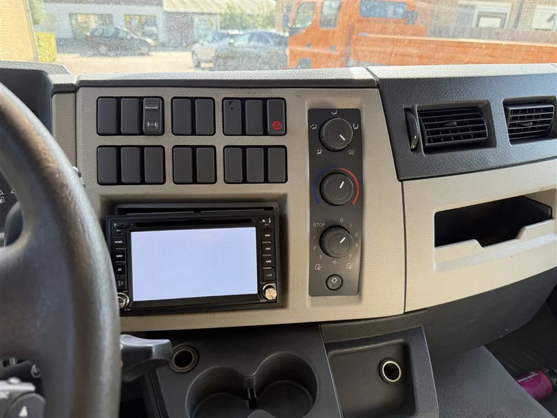 Лизинг на Volvo FL 12.240 Airco 2x bed Douche Heater Volvo FL 12.240 Airco 2x bed Douche Heater: снимка 11