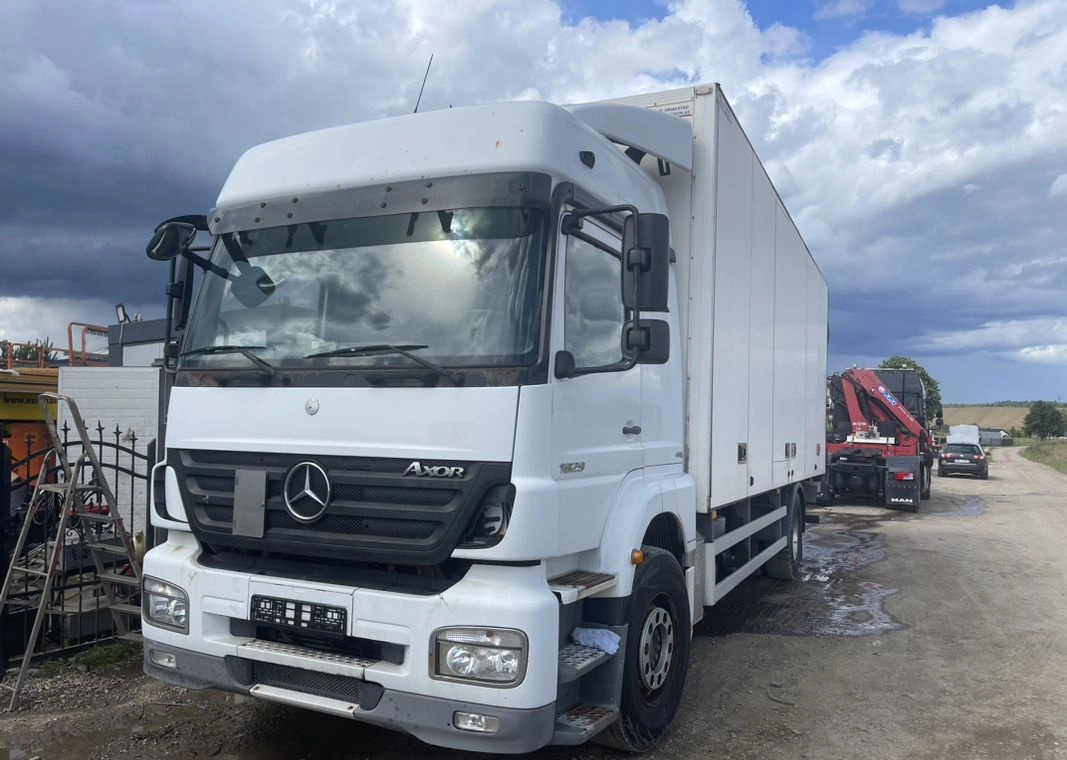 MERCEDES-BENZ AXOR PRZEBIEG TYLKO 322000 KM!!!! - Изотермичен камион: снимка 5 MERCEDES-BENZ AXOR PRZEBIEG TYLKO 322000 KM!!!! - Изотермичен камион: снимка 5