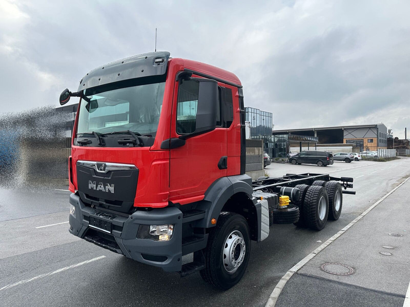 MAN TGS 33.400 6X4 BB CH - Шаси кабина: снимка 2 MAN TGS 33.400 6X4 BB CH - Шаси кабина: снимка 2