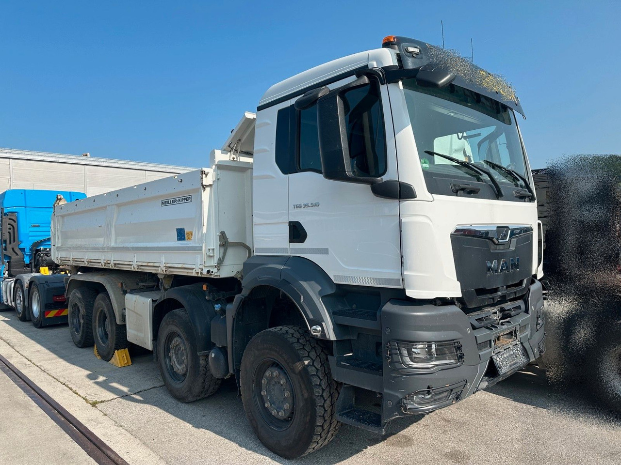 MAN TGS 35.510 8X4 Motorschaden - Самосвал камион: снимка 1 MAN TGS 35.510 8X4 Motorschaden - Самосвал камион: снимка 1