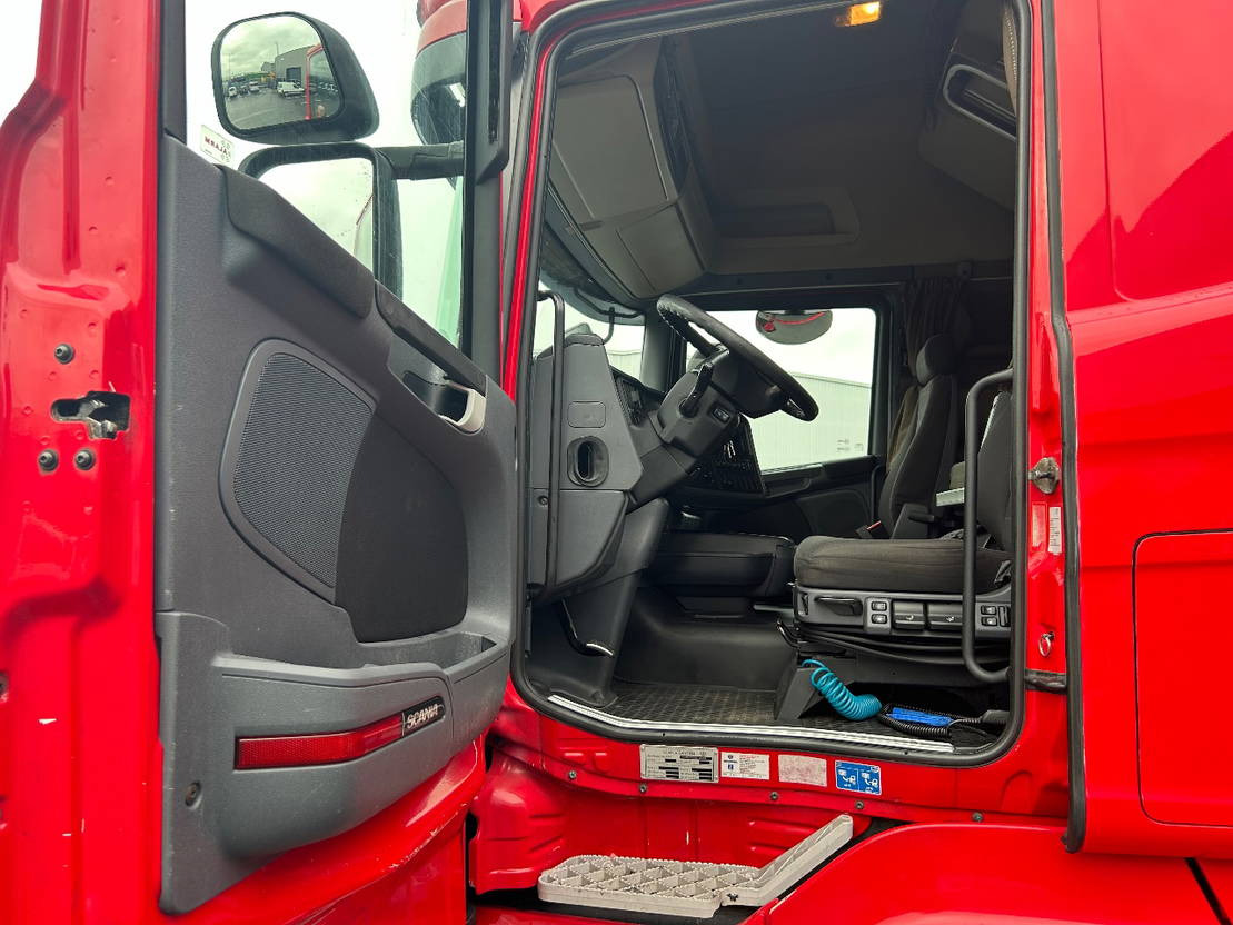 Scania R580 V8 R580 v8 Topline Retarder Full Airsuspension Double Glass - Влекач: снимка 4 Scania R580 V8 R580 v8 Topline Retarder Full Airsuspension Double Glass - Влекач: снимка 4