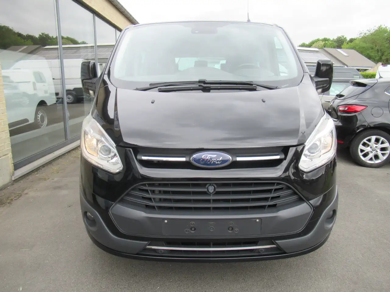 Ford Tourneo Custom 2.0 TDCi L2H1 - Друга техника: снимка 3 Ford Tourneo Custom 2.0 TDCi L2H1 - Друга техника: снимка 3
