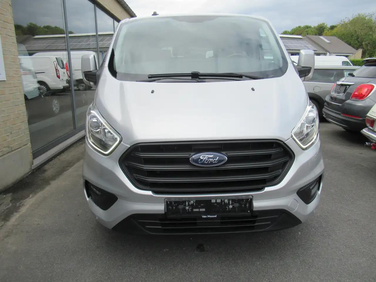 Ford Transit Custom 2.0 TDCi L2H1 Ambiente 23900€+TVA/BTW - Пътнически бус: снимка 3 Ford Transit Custom 2.0 TDCi L2H1 Ambiente 23900€+TVA/BTW - Пътнически бус: снимка 3